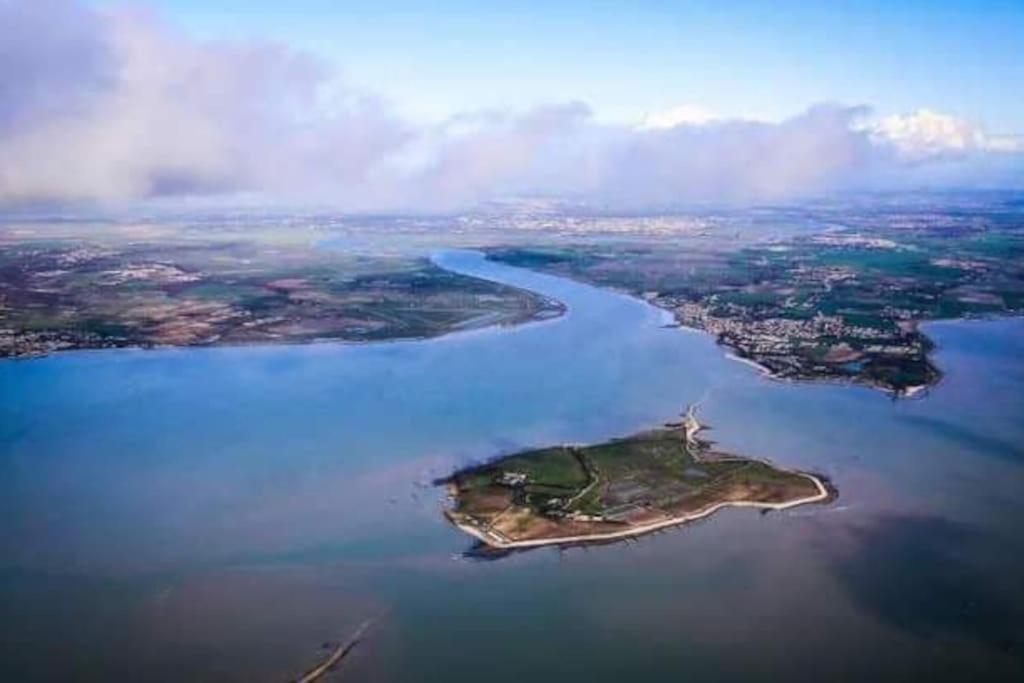 Вилла Gite Des Huskys Tonnay-Charente Экстерьер фото